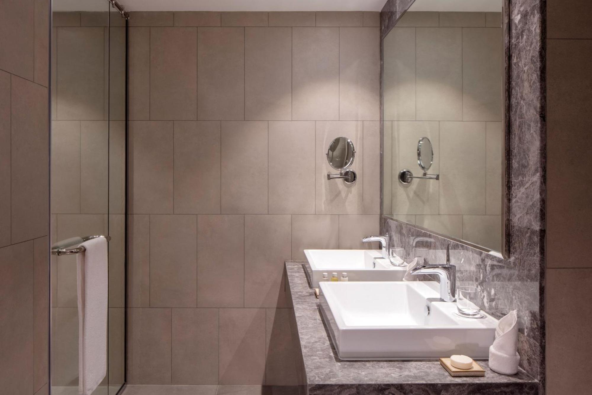 The First Collection Dubai Jumeirah Village Circle, A Tribute Portfolio Hotel By Marriott Exterior foto Bathroom