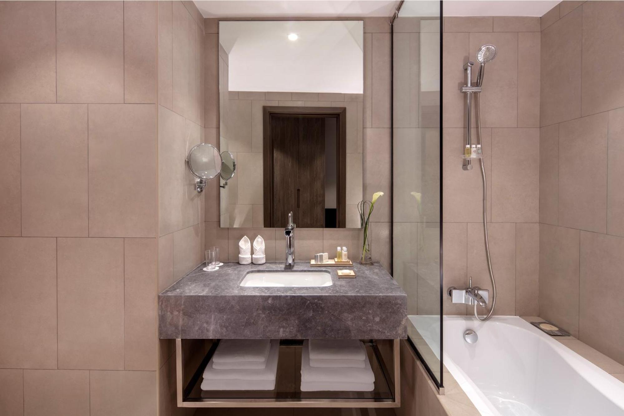 The First Collection Dubai Jumeirah Village Circle, A Tribute Portfolio Hotel By Marriott Exterior foto Bathroom